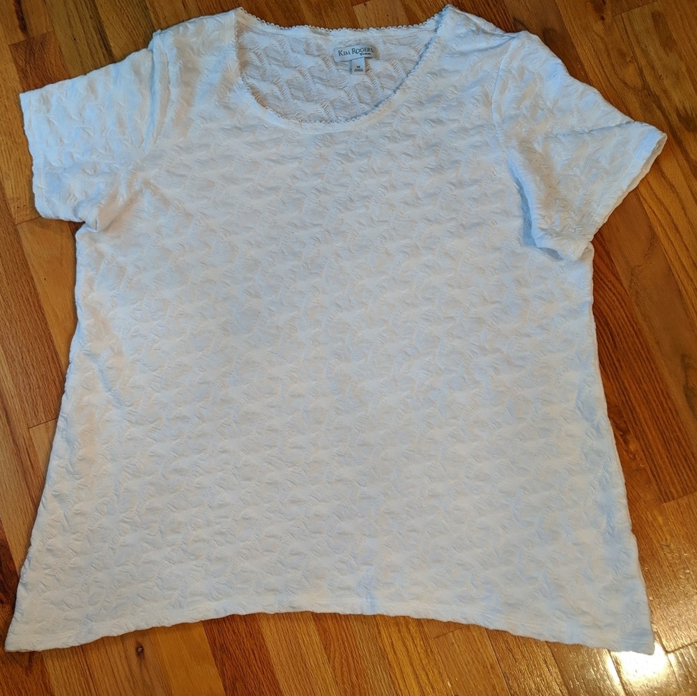 White textured t-shirt